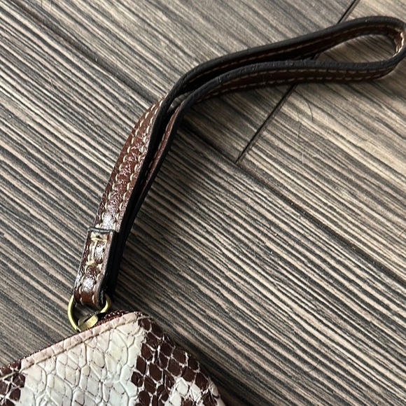 Minicci Brown and Cream Clutch with Snakeskin Pattern and Zipper Closure - Picture 3 of 6